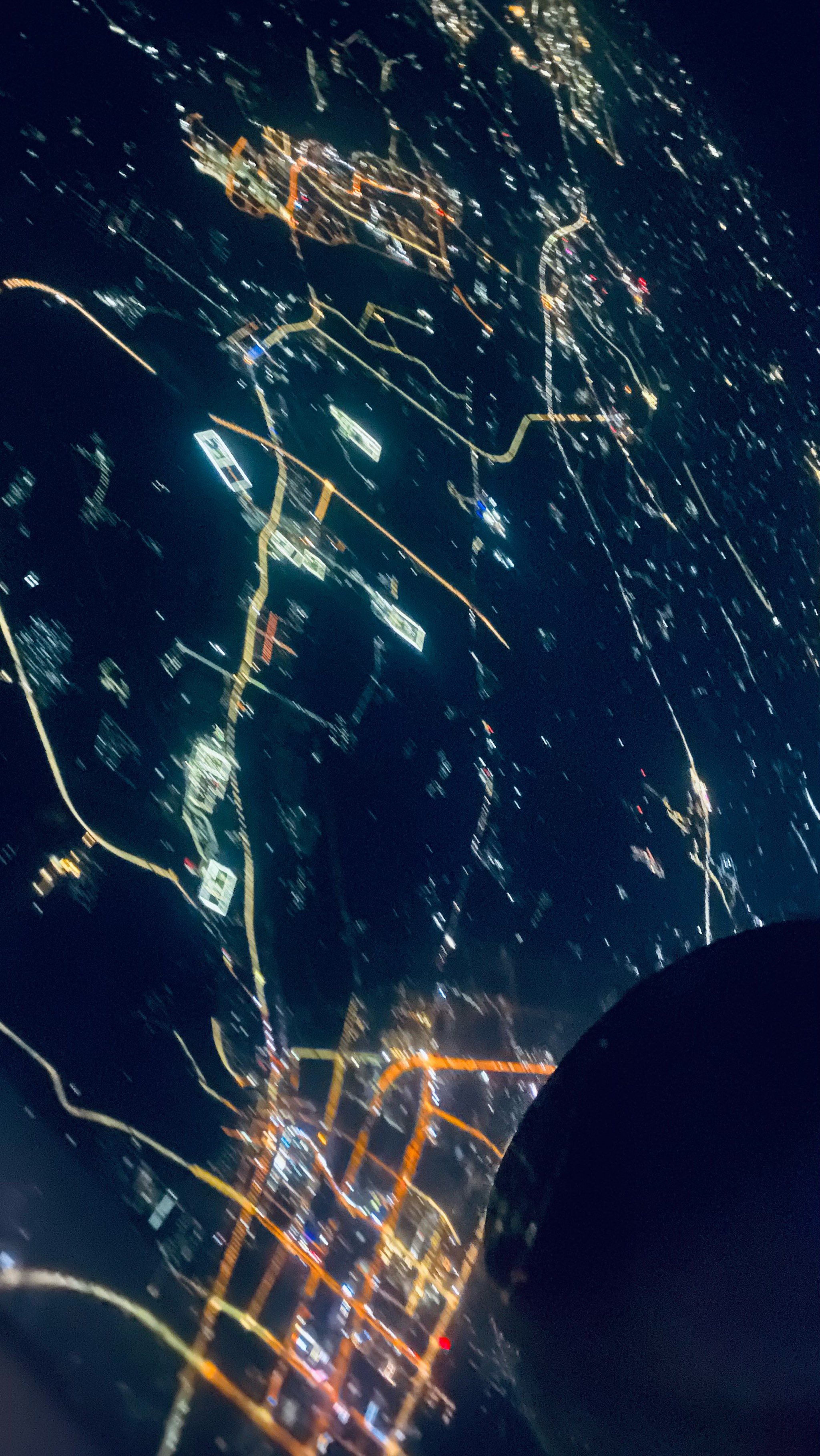 乐鱼体育线上-包含夜光城市跑，灯火点点中的运动狂欢的词条
