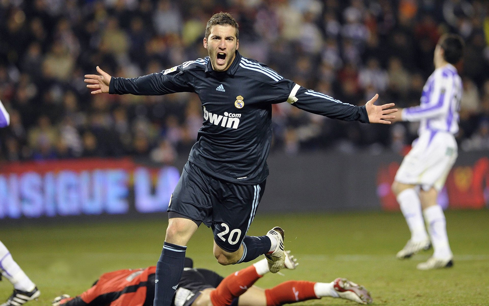 “逆境之光：最惊心动魄的翻盘战役回顾”，片名_逆境