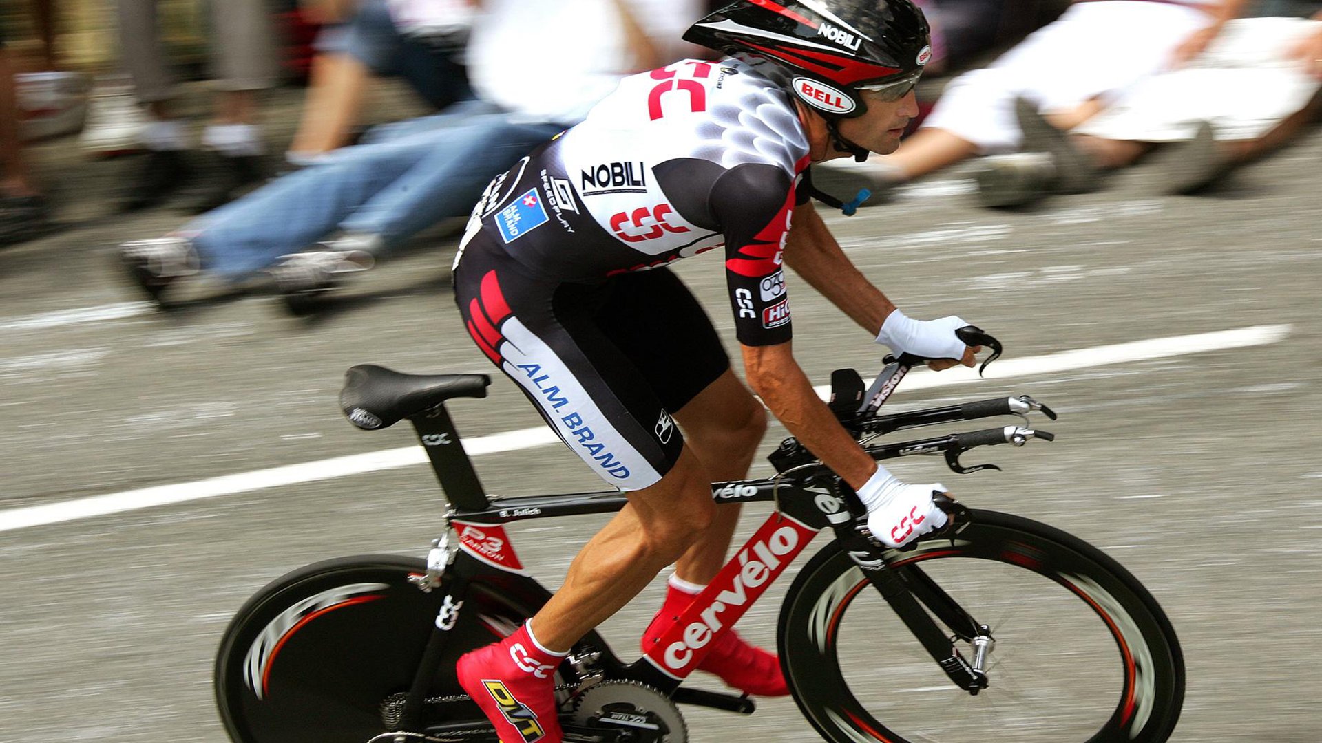 法甲联赛中出现多场“鸟巢战术”，战术变化频繁，鸟巢的赛事