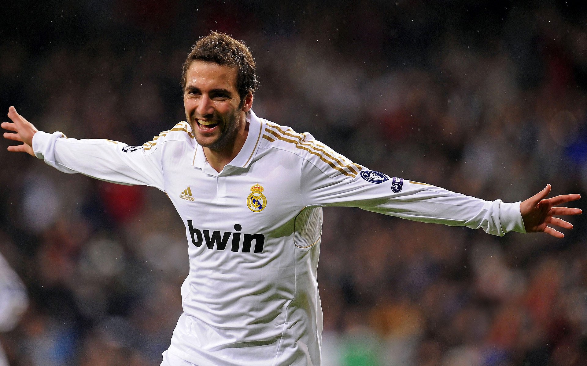 线上线下结合，足球全民推广活动持续展开，线上足球比赛